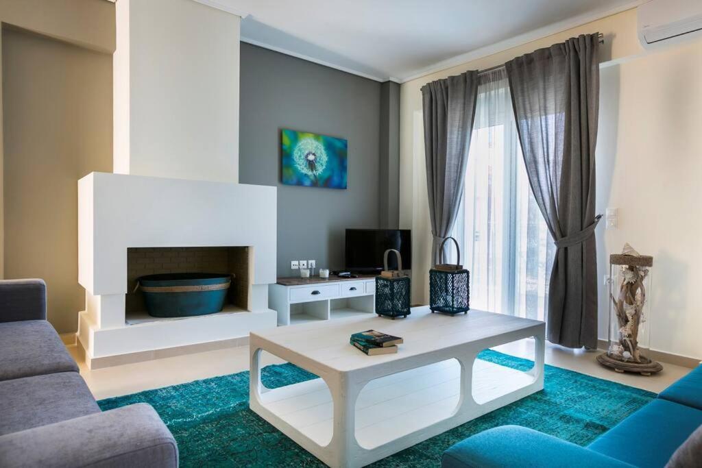 Eucalyptus Suite Sea View 카라보밀로스 외부 사진