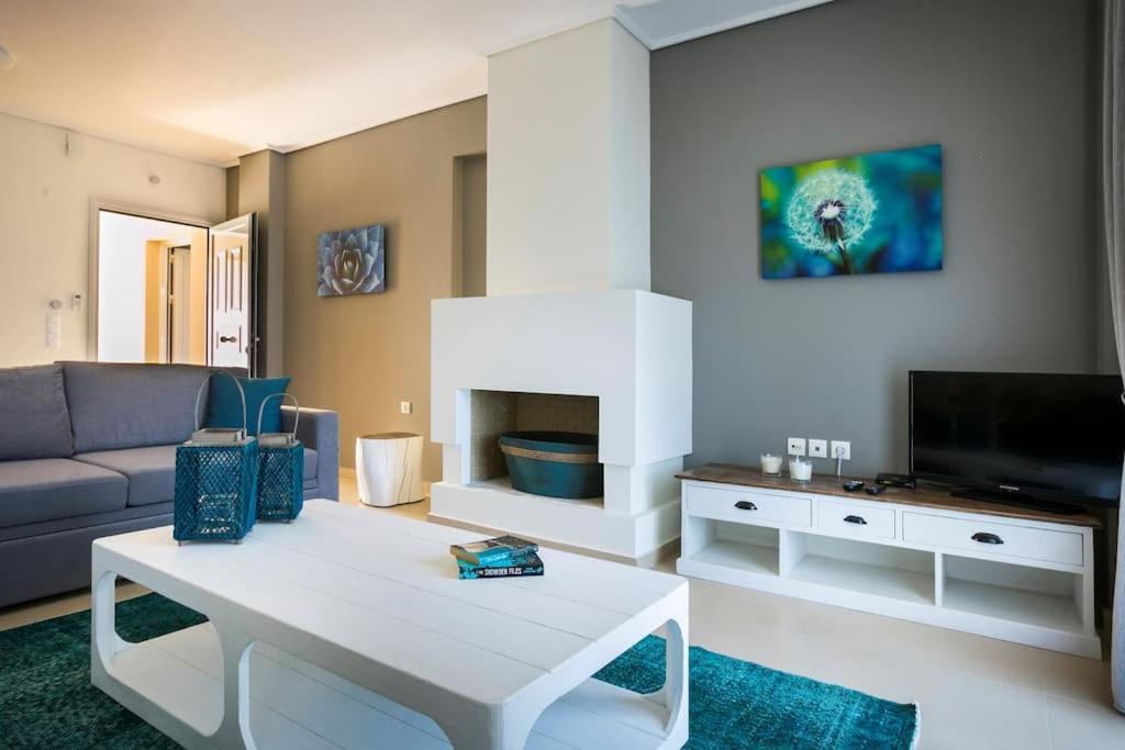 Eucalyptus Suite Sea View 카라보밀로스 외부 사진