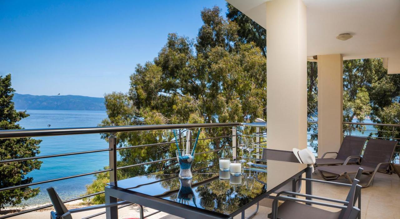 Eucalyptus Suite Sea View 카라보밀로스 외부 사진