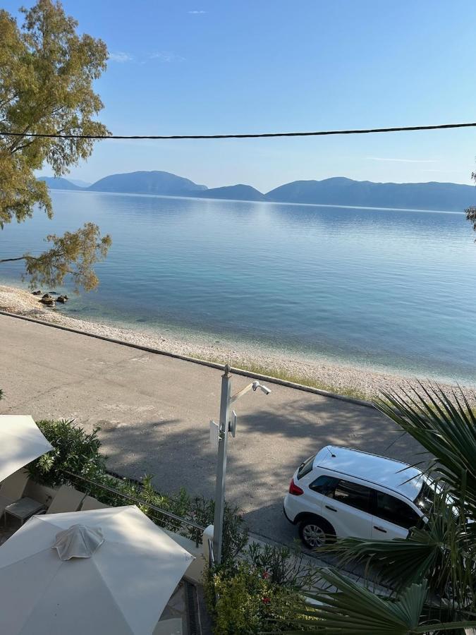 Eucalyptus Suite Sea View 카라보밀로스 외부 사진